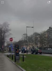 Fila di trattori nella capitale di Bruxelles 