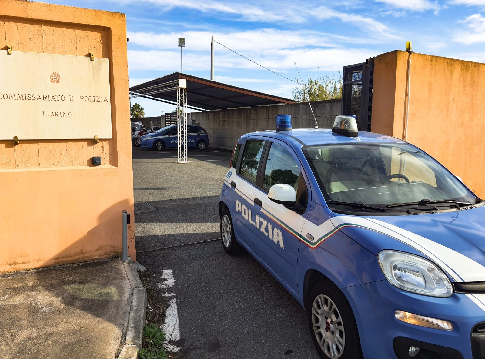Dai domiciliari al carcere, minacciò di farsi esplodere con le bombole
