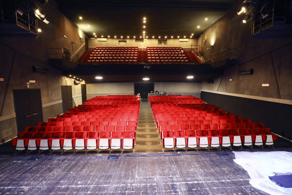 Fuori la politica dal Teatro Stabile