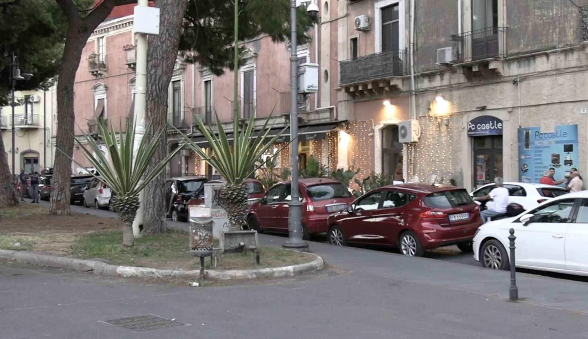 Piazza di Svezia, tenta il furto di uno scooter “Frankestein”