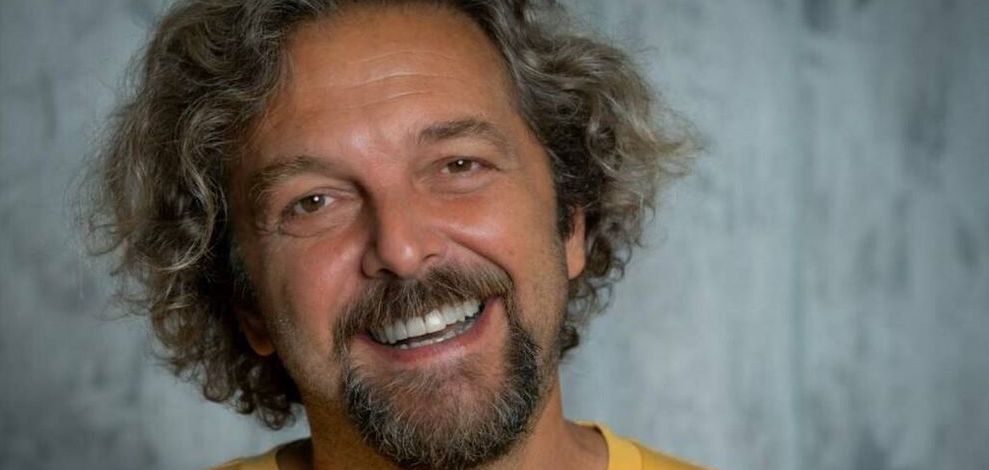 Antonio Ornano “Maschio caucasico irrisolto”, lo show di Ornano in Sicilia