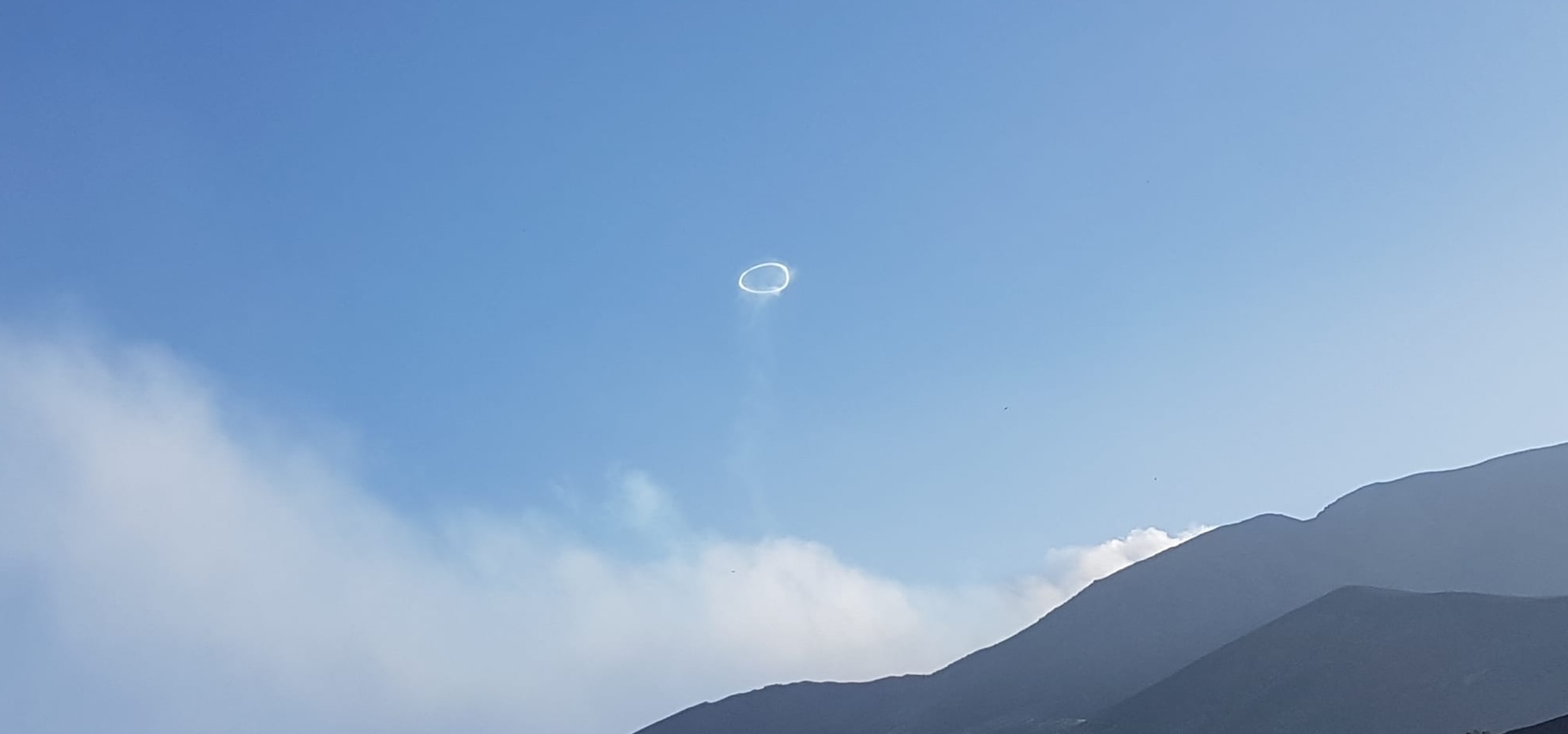 Etna anelli vapore L’Etna è la Signora degli anelli