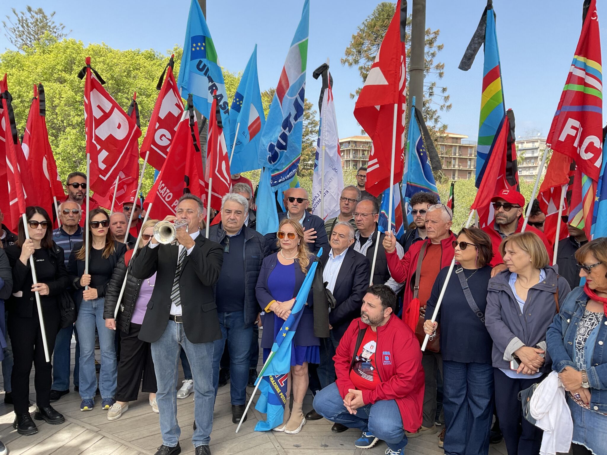 Vittime lavoro cgil e uil Vittime sul lavoro, Cgil e Uil eseguono “il silenzio” alla Villa Bellini