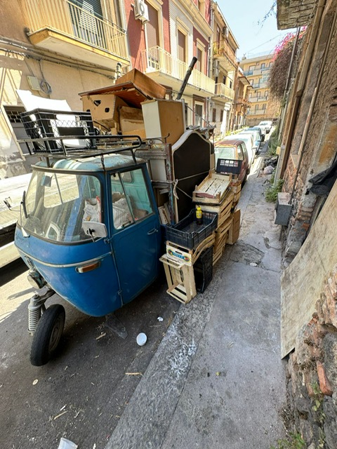 abbandono rifiuti Abbandono rifiuti, multe salate e denunce penali