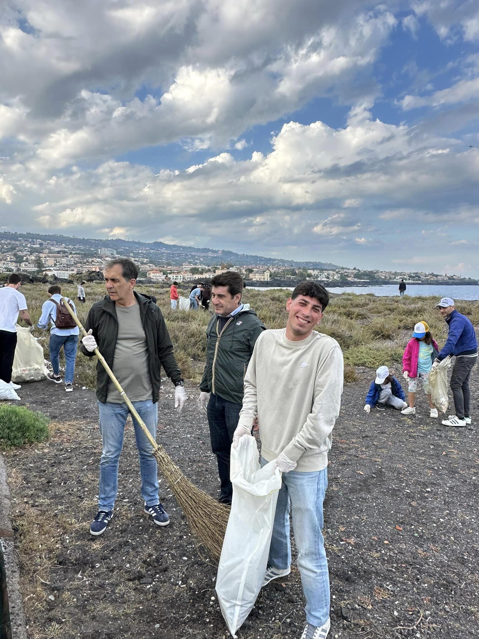 "Se la ami non la sporchi", Catania merita il rispetto dell'ambiente