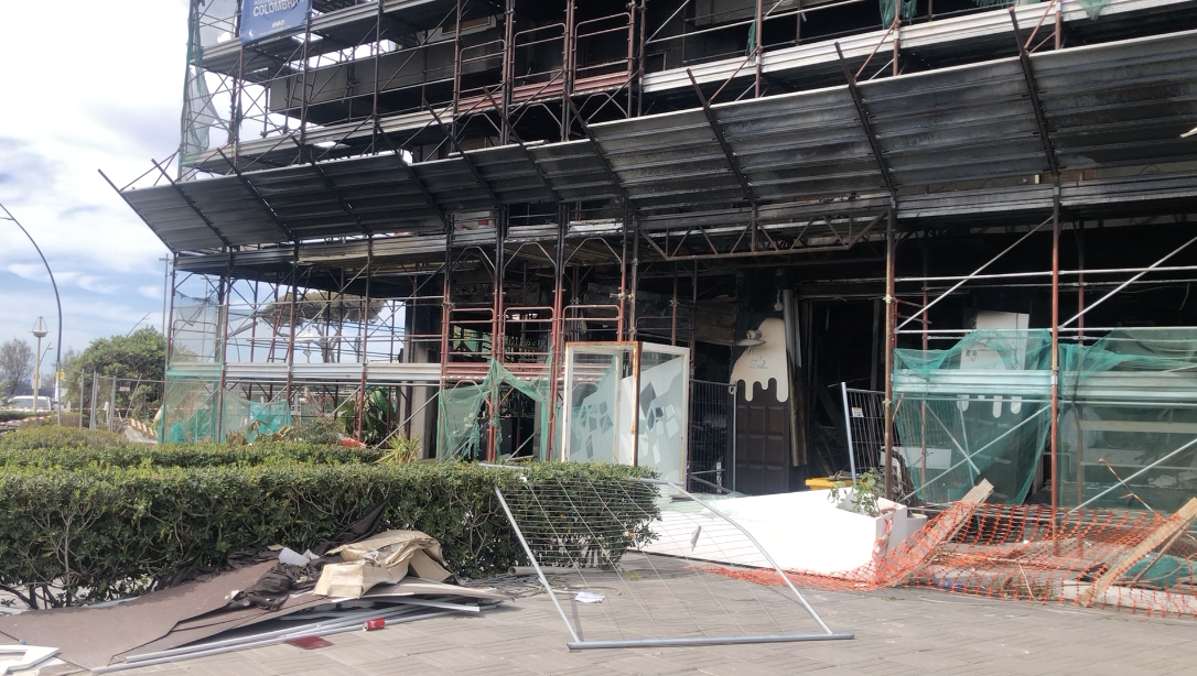 Incendio al Cioccolato Caffè, arrestato il titolare