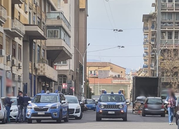 SAN BERILLO NUMERI E RISULTATI DEI CONTROLLI DELLA POLIZIA DI STATO (3) A San Berillo arrestato ricercato