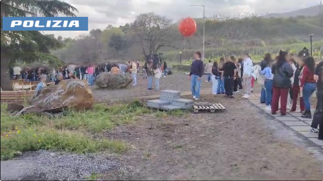 -ZAFFERANA ETNEA SCOPERTA DALLA POLIZIA UNA DISCOTECA ABUSIVA (2) Discoteca abusiva in un vigneto a Zafferana Etnea
