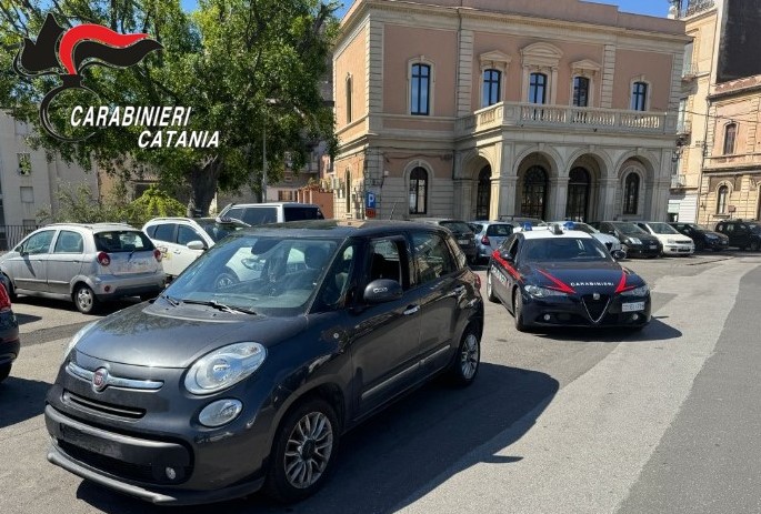 cavallo di ritorno Cavallo di ritorno su una chat WhatsApp, ma trova i carabinieri