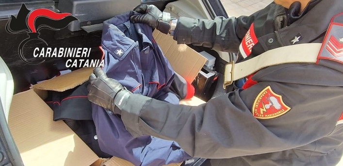 distintivi 2 Finto Carabiniere chiedeva documenti agli automobilisti