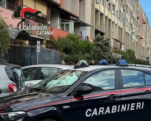 via capo passero 5 Pusher arrestato in via Capo Passero