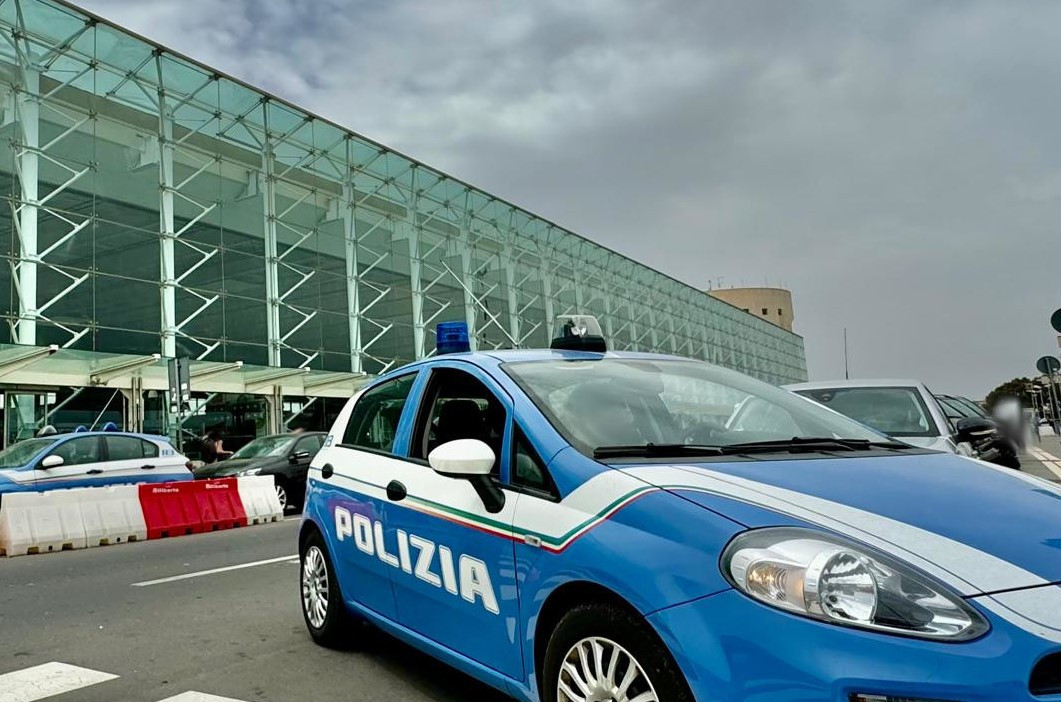 Aeroporto Catania, pugni e calci al gate