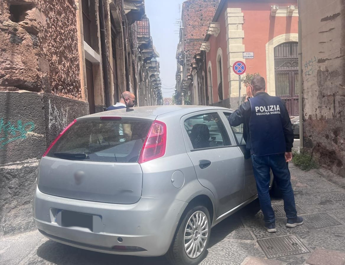 Comunicato esecuzione o.c.c. in carcere di tre stranieri per rapina (1) Rapina violenta a San Berillo, tre arresti