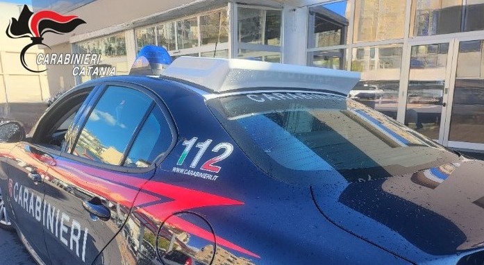 rubare Tentano di rubare 1200 euro di tonno in scatola