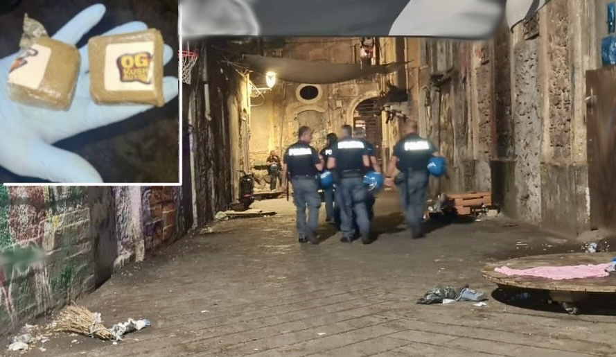 CONTROLLO INTEGRATO NEL QUARTIERE SAN BERILLO, PUSHER ARRESTATO IN FLAGRANZA.DROGA TROVATA TRA GLI ANFRATTI DI VECCHI EDIFICI IN VIA BUDA (2) In via Buda la droga nascosta tra i muri