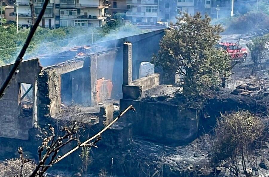 Incendi Incendi su A18 e Aci Catena