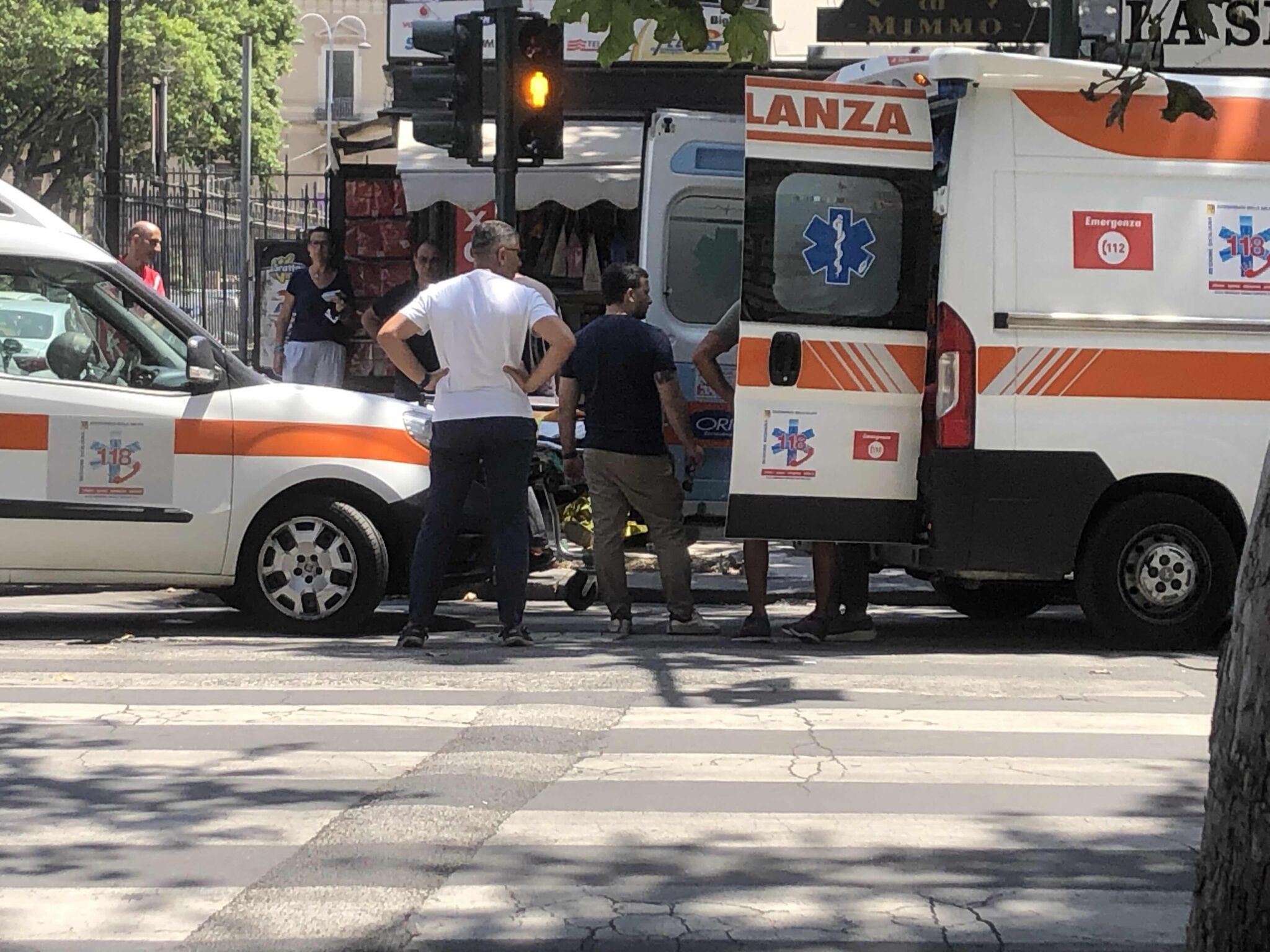 Piazza Giovanni Verga, lite in strada e muore un anziano