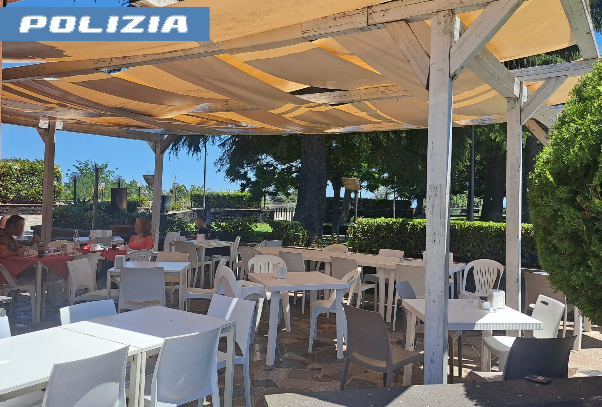 PRODOTTI SCADUTI E IRREGOLARITA’ AMMINISTRATIVE, SANZIONI PER UN BAR DI PEDARA (1) A Pedara noto bar serviva prodotti scaduti