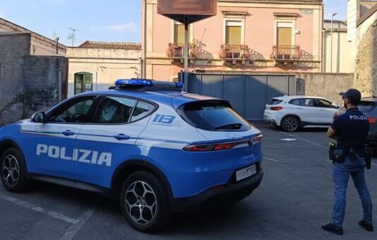Rapina al supermercato, due dipendenti feriti col taglierino