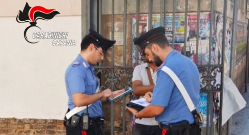 carabinieri Ospiti buttano fuori il padrone di casa che li aveva accolti