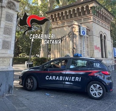 Vendeva “erba” a Villa Bellini: denunciato pusher dai Carabinieri