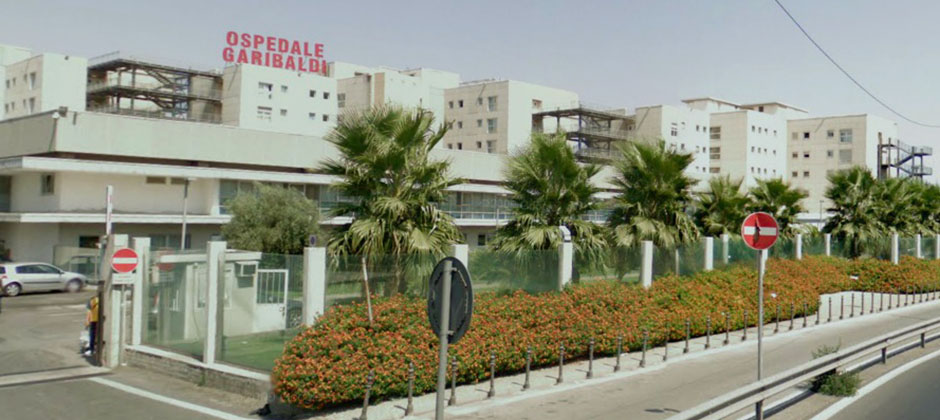 Bimbo di 3 anni cade in piscina a Caltagirone, prognosi riservata