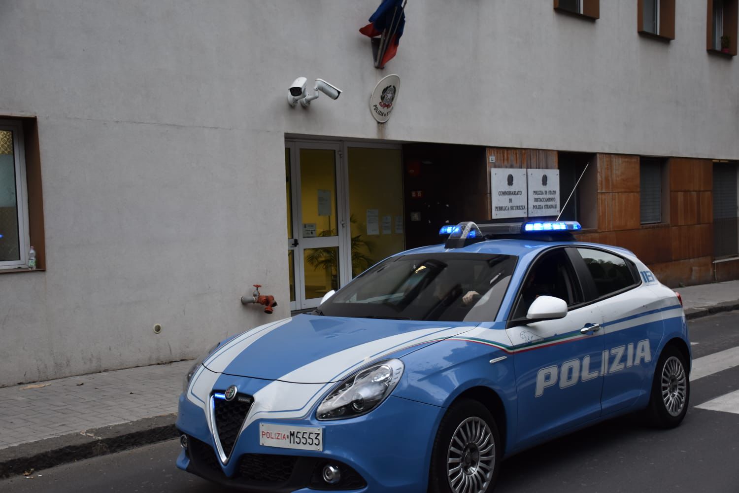 Si presenta in Commissariato con uno scooter rubato: denunciato