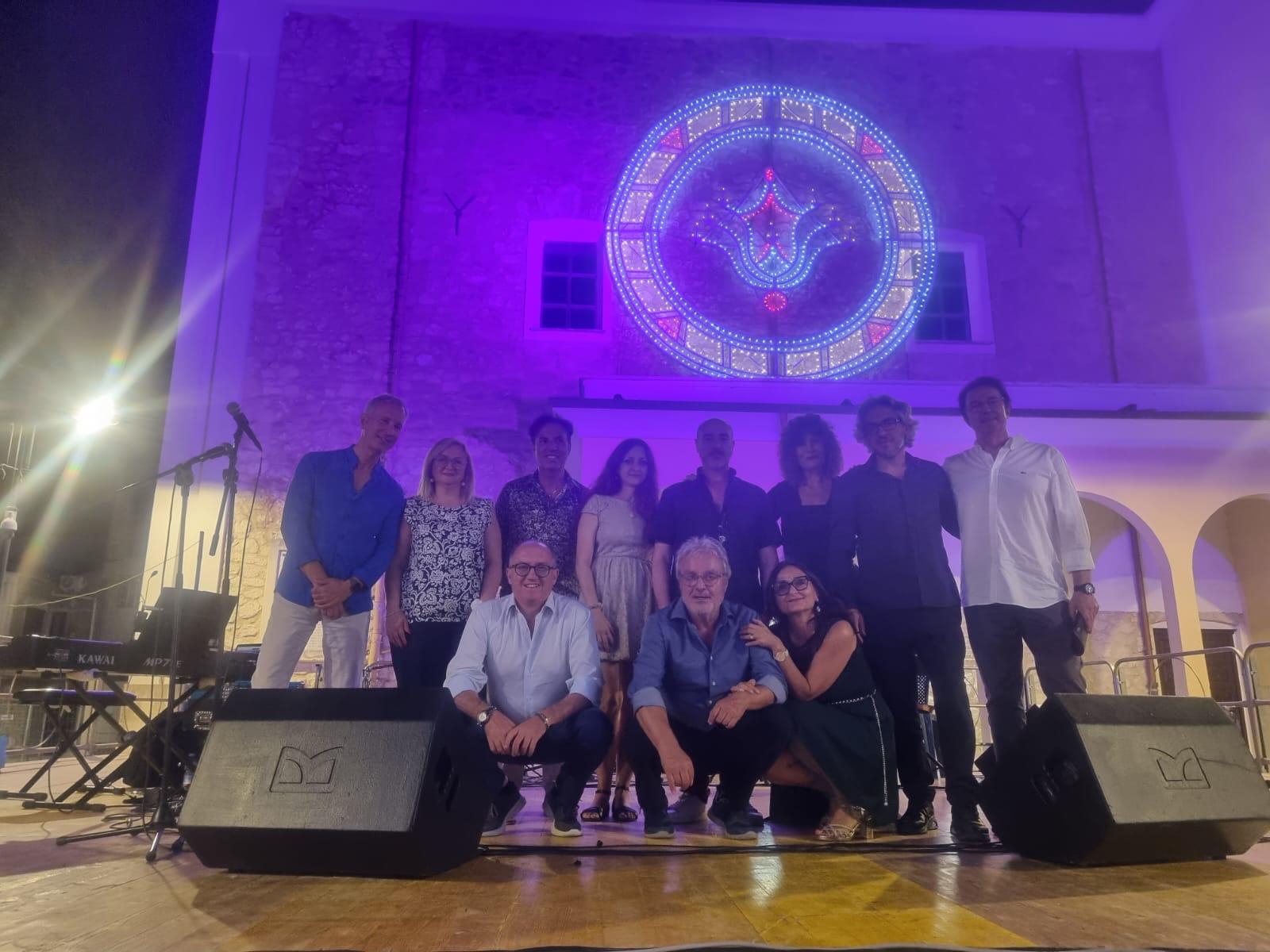 Officina teatro canzone a Milena foto 1 Applausi a Milena per l’esordio di “Verro e la parabola delle verghe”
