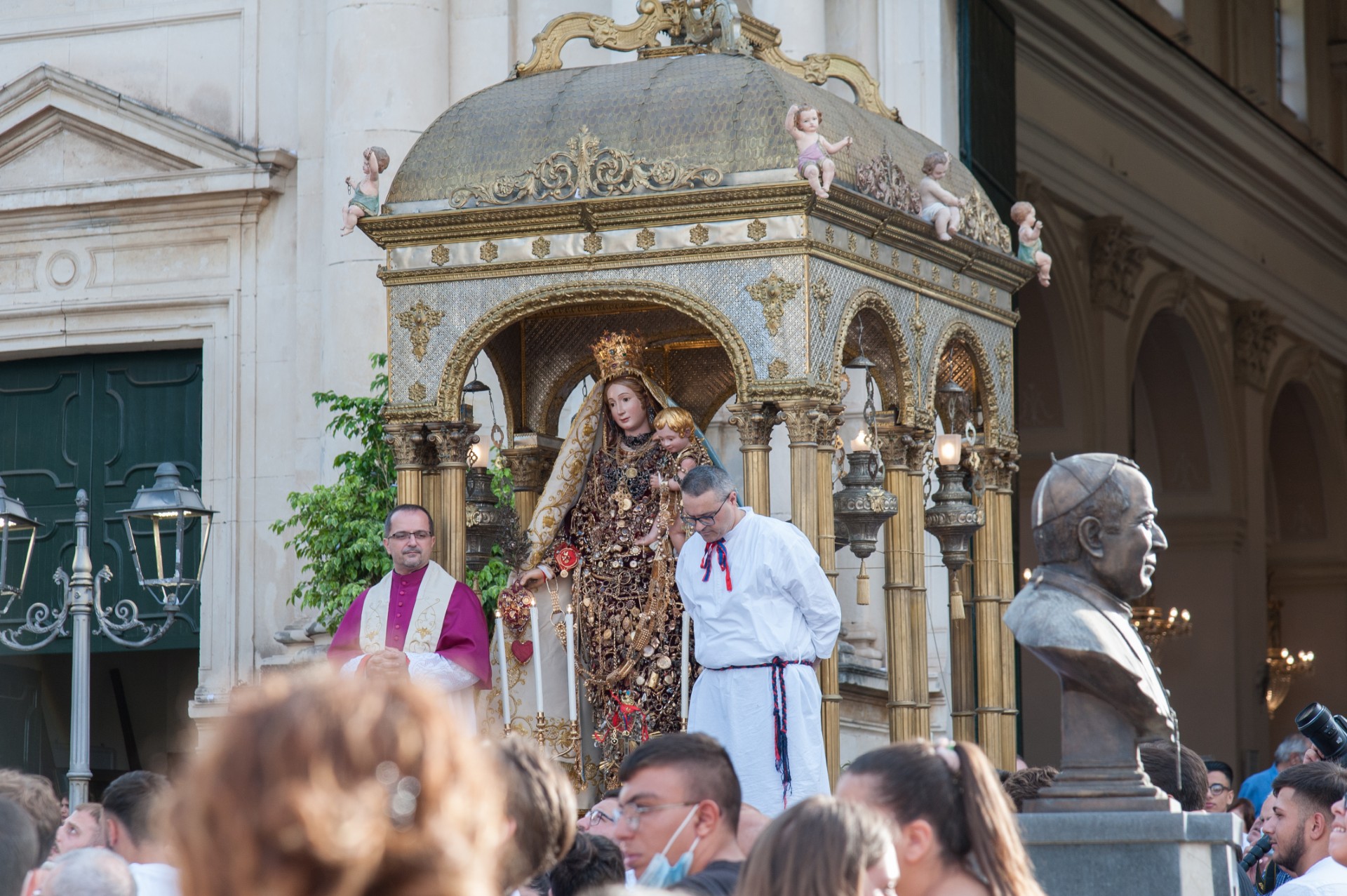 Patrona Maria SS. della Catena Aci Catena dispone divieti per i festeggiamenti della Patrona