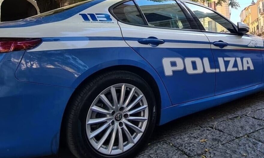 Polizia Rapine nel rione Borgo-Sanzio durante le ore serali