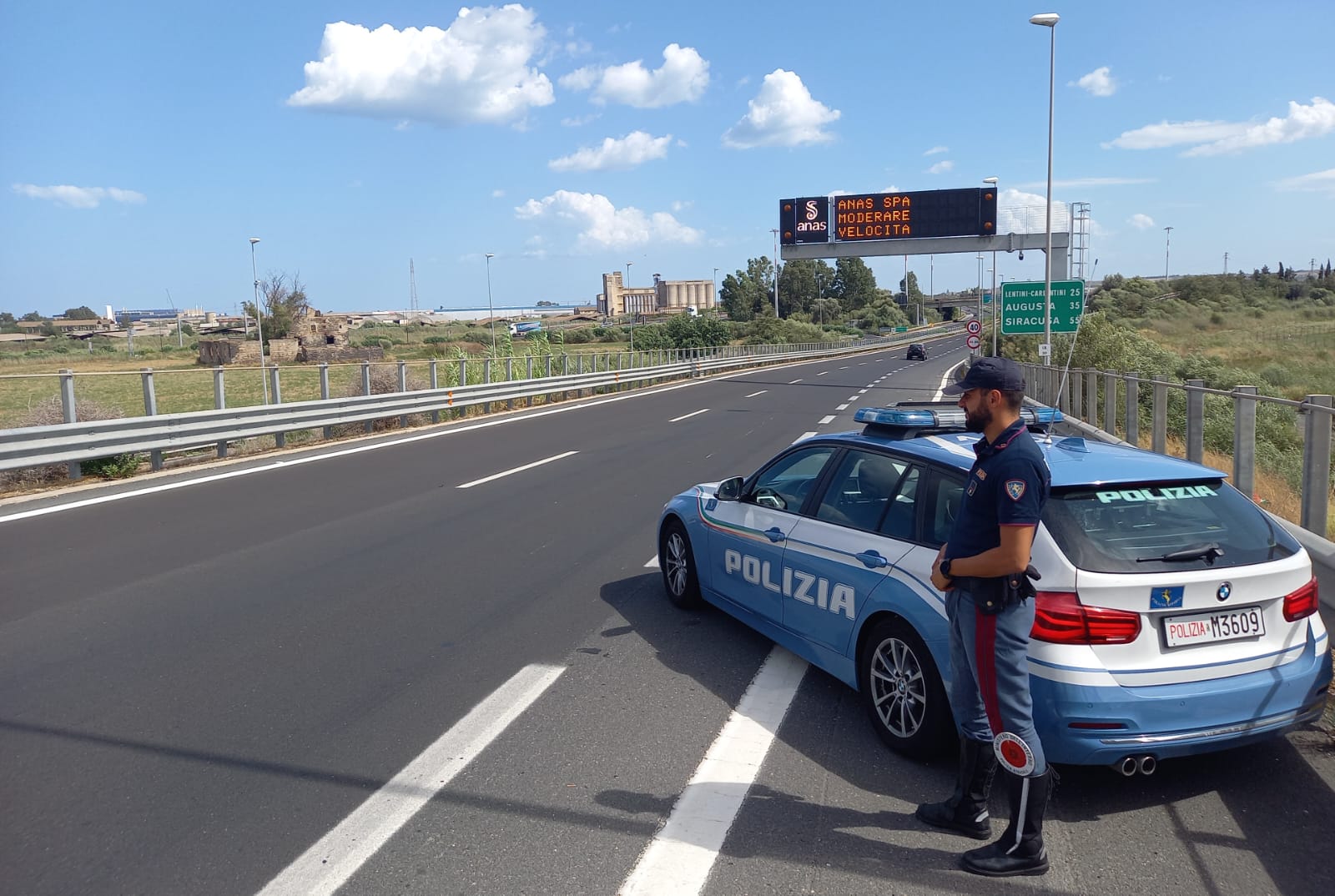 Polizia Auto ferma senza benzina… era rubata. 39enne denunciato