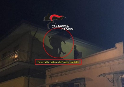 Catturato sul tetto: 28enne era evaso da una comunità