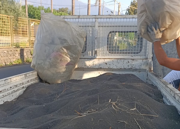 Cenere vulcanica, ad Acireale avviato piano di pulizia