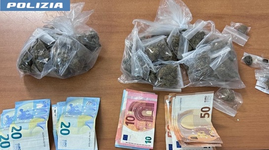 Inseguimento a Cibali: bloccati due giovani con la droga in macchina