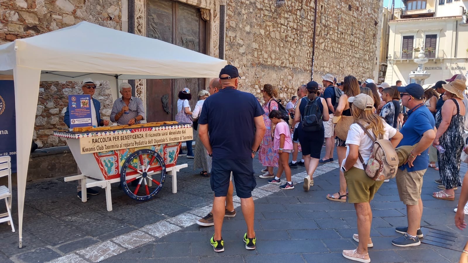 kiwanis taormina raccolta fondi Taormina, grande successo per la raccolta fondi di beneficenza del Kiwanis Club