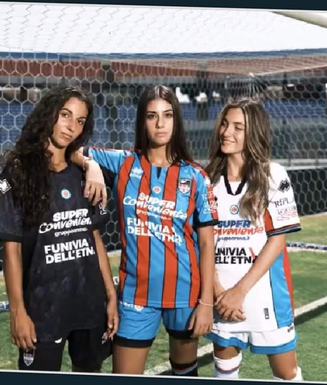 Le ragazze del Catania Women testimonial delle nuove maglie rossazzurre