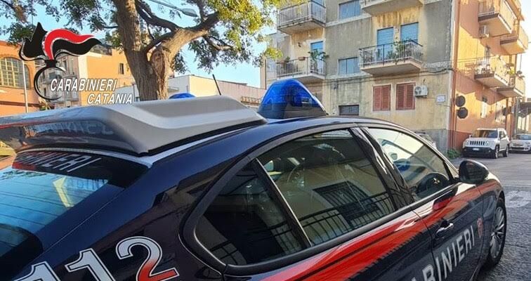 1. Radiomobile San Cristoforo Donna minaccia marito con forbici