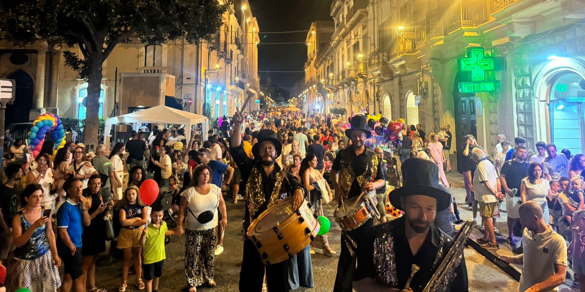 Mezzanotte dei bambini Acireale, migliaia in centro per la Mezzanotte dei bambini