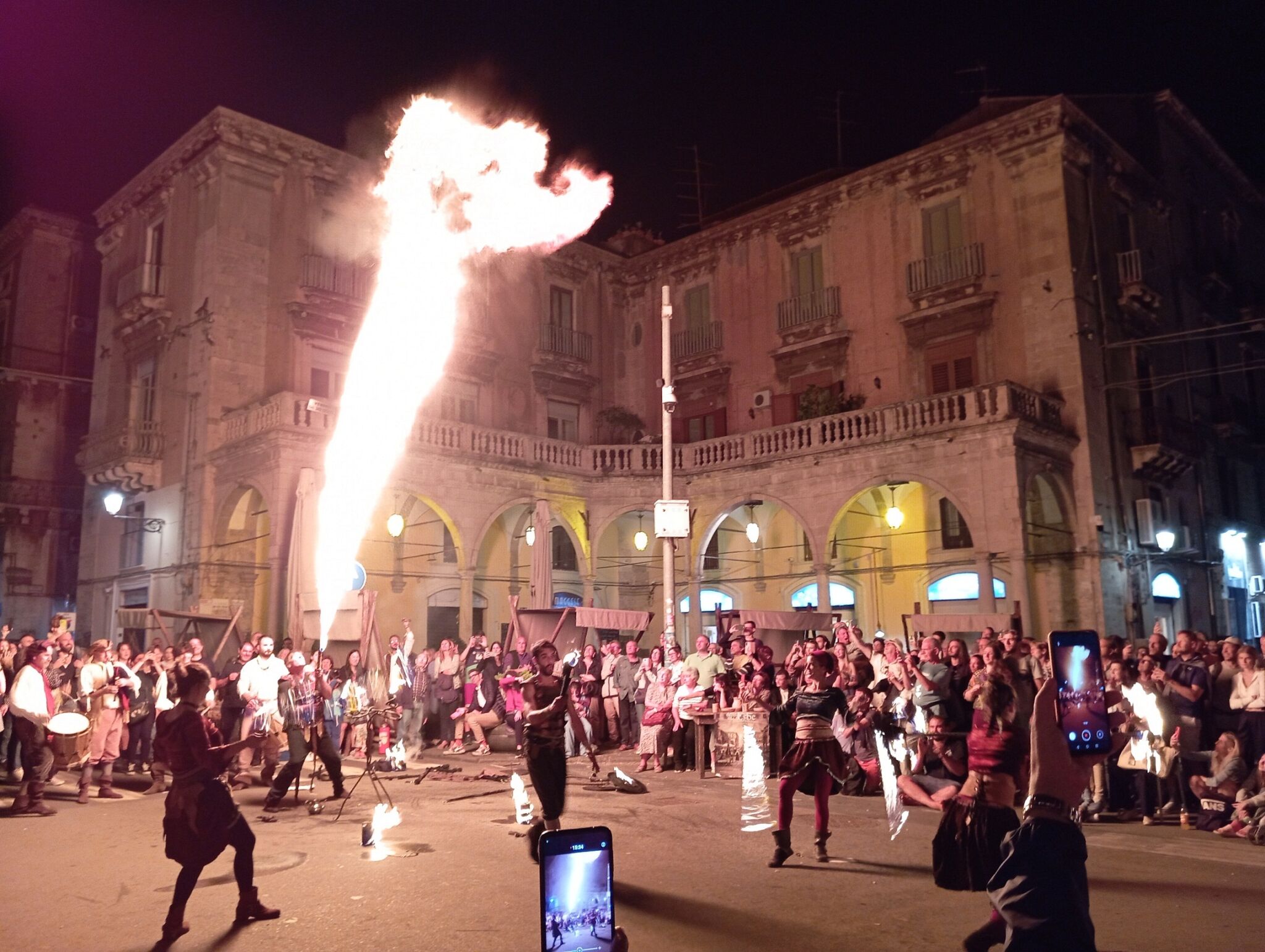 Mercato delle erbe Migliaia di visitatori all’Antico Mercato delle Erbe