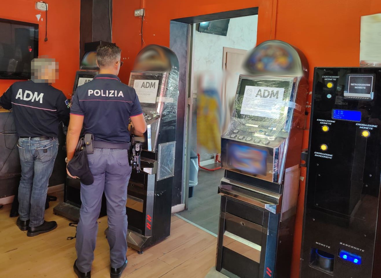 A Cibali chiosco abusivo con slot tarocco