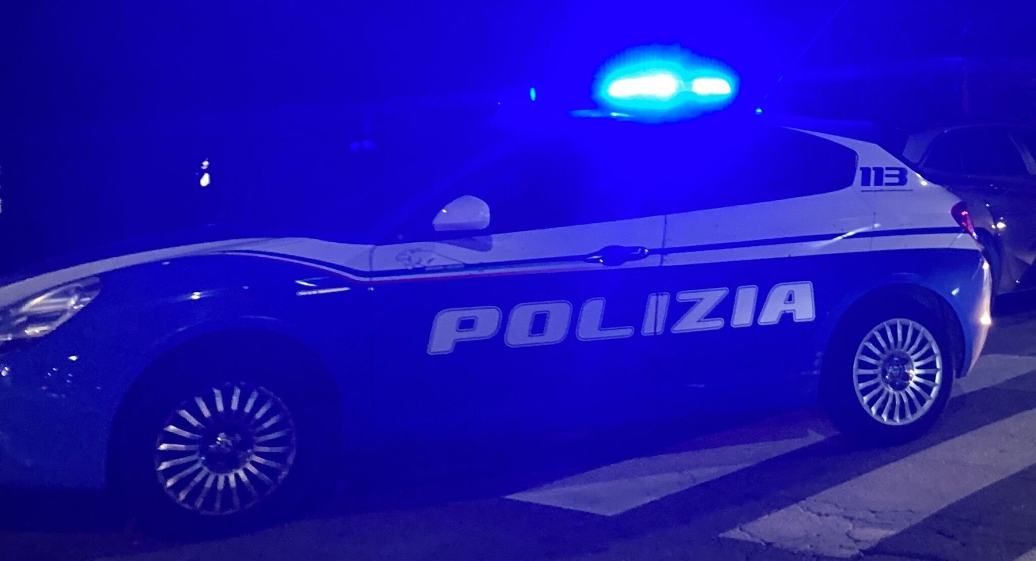40enne tenta di rubare all’interno di un auto a Villa Bellini