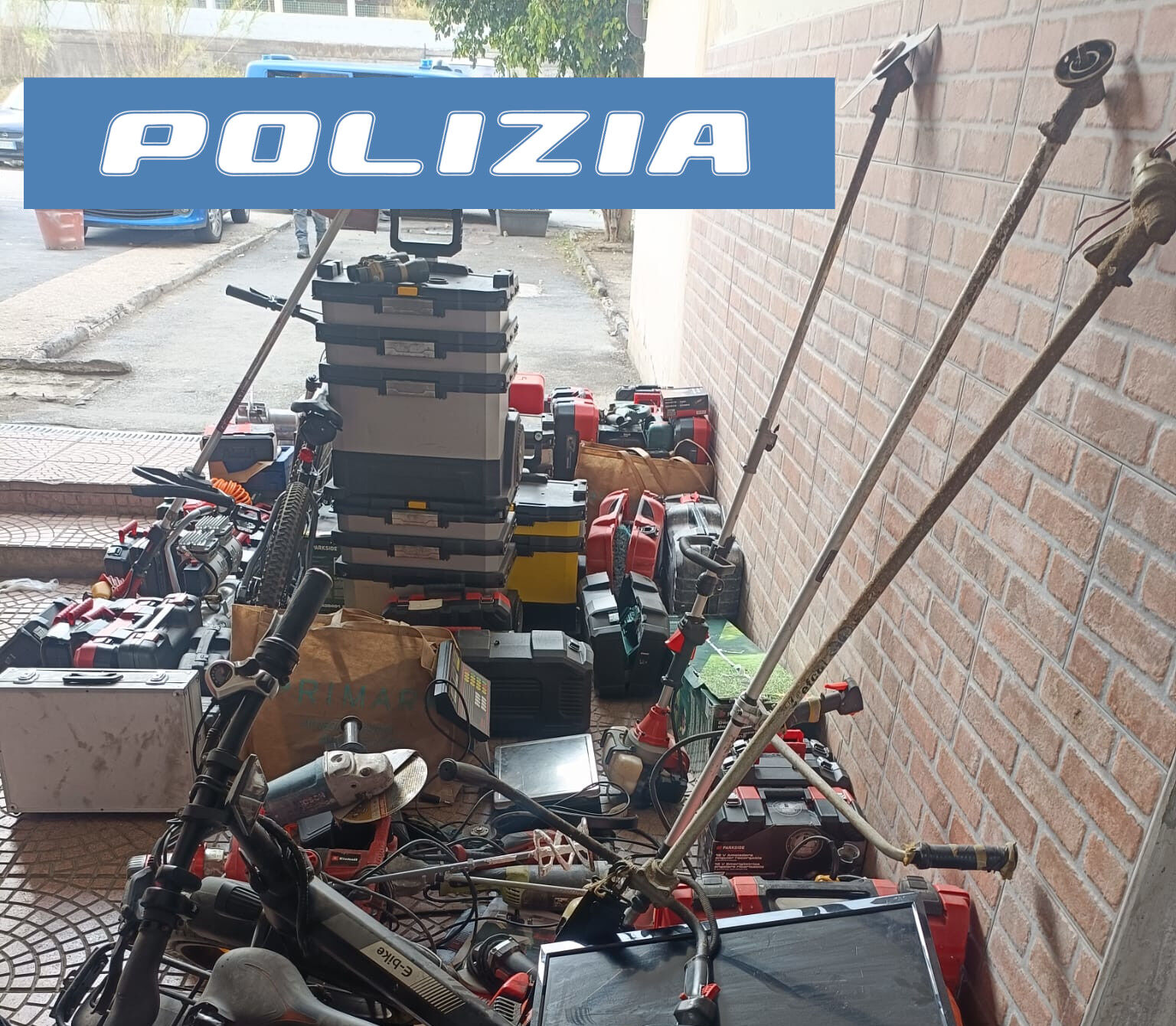 In un garage armi, droga ed elettrodomestici rubati