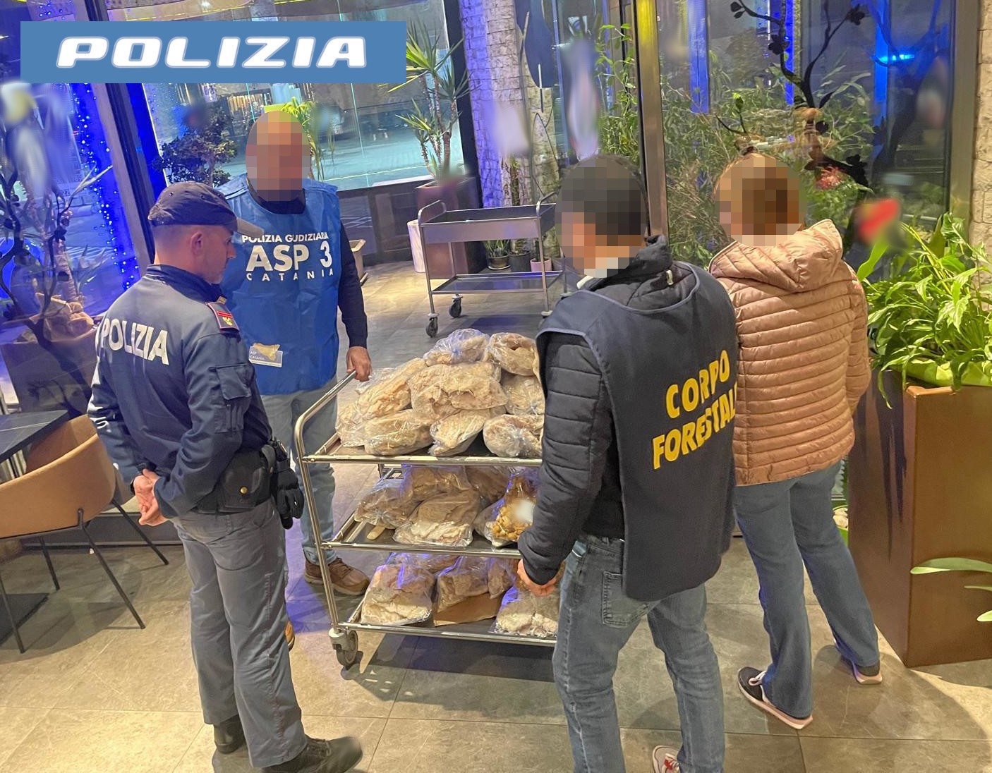 TASK FORCE COORDINATA DALLA POLIZIA DI STATO. CONTROLLATO RISTORANTE ASIATICO SEQUESTRATI QUASI 200 KG DI ALIMENTI NON TRACCIATI ED ELEVATE SANZIONI AMMINISTRATIVE PER OLTRE 100.00 Sequestrati 200 chili di cibo in un ristorante asiatico