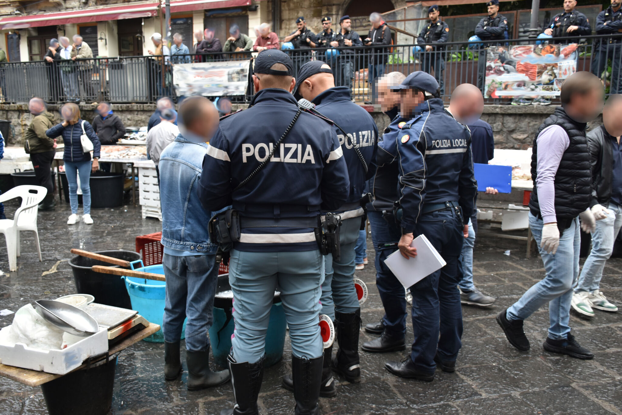 I controlli alla pescheria di Catania Gravi irregolarità alla Pescheria di Catania