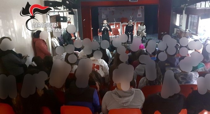 Carabinieri, una lezione di legalità alla scuola Quasimodo