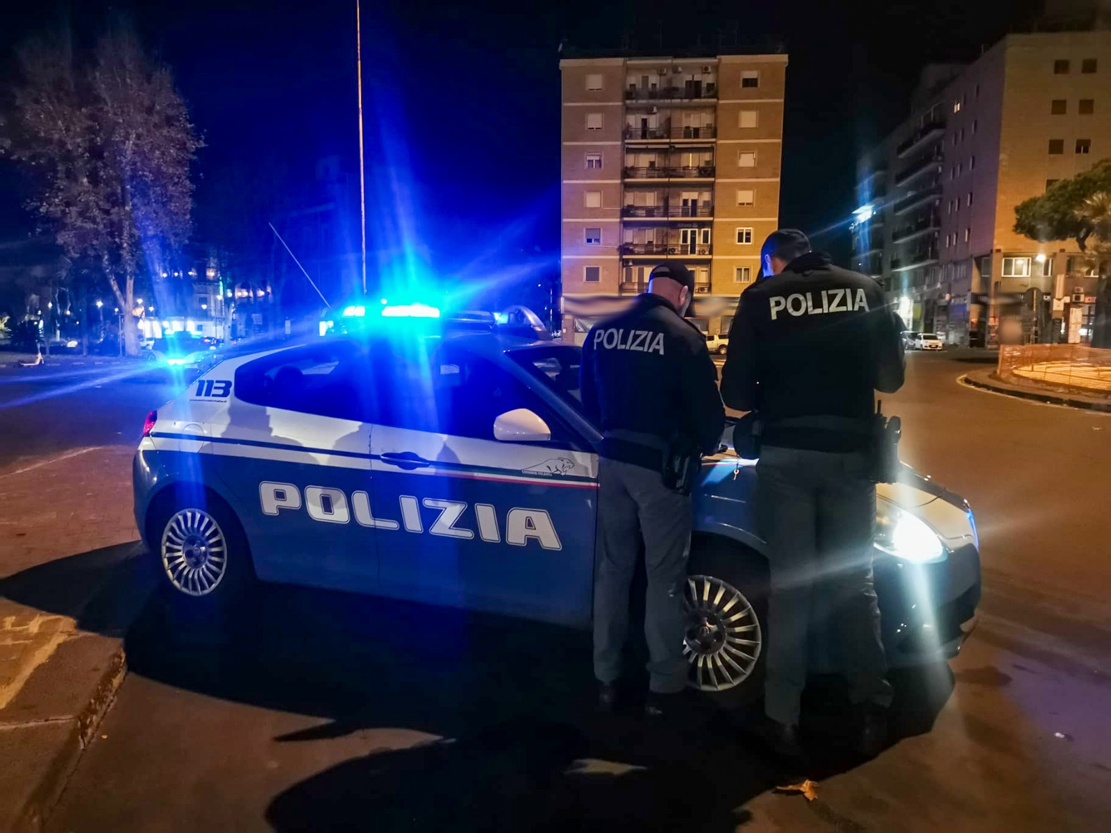 TENTA DI FUGGIRE AD UN CONTROLLO. 16ENNE BLOCCATO E ARRESTATO DALLA POLIZIA DI STATO, ERA DESTINATARIO DI UNA MISURA CAUTELARE Tenta di fuggire ad un controllo, 16enne arrestato