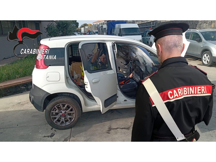paternò A Valcorrente stavano smontando un’auto rubata