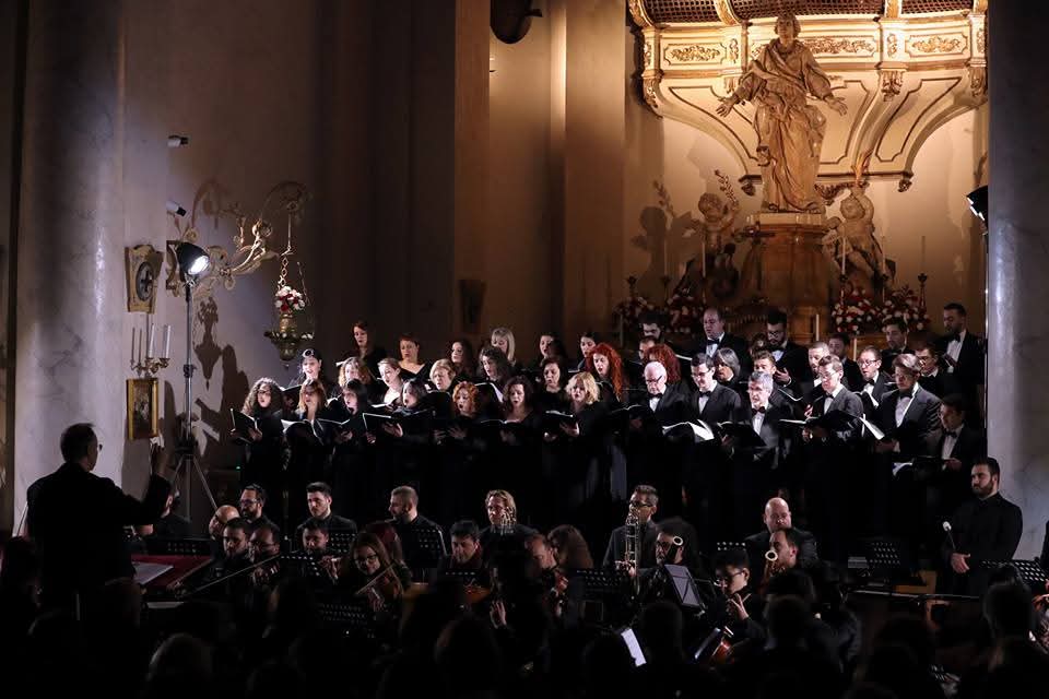 MARCO FRISINA E IL CORO LIRICO SICILIANO Coro Lirico siciliano, tutto pronto per la “Serata del tre”