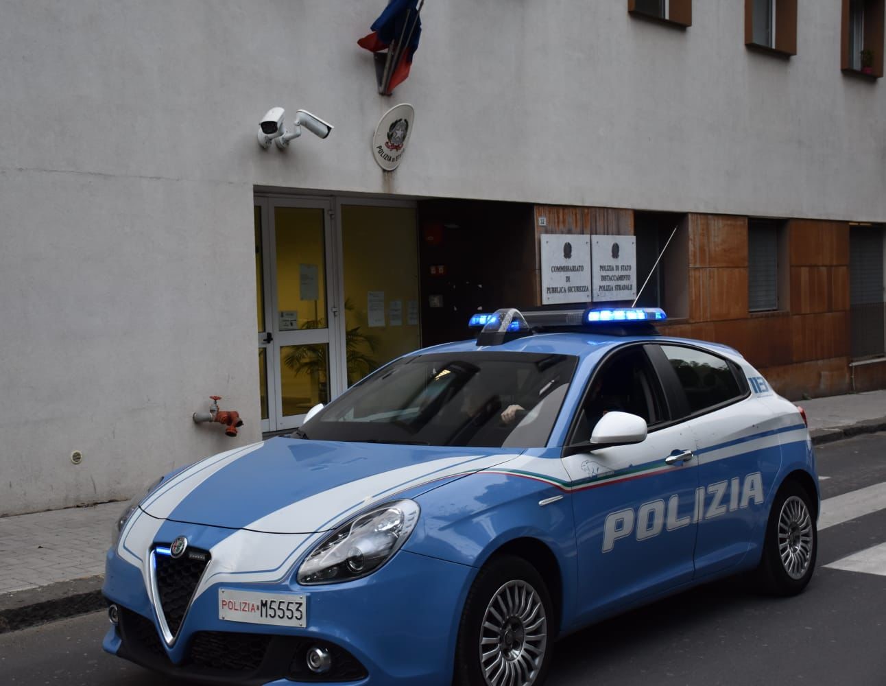 DETENEVA ILLEGALMENTE UN’ARMA CLANDESTINA. ARRESTATO DALLA POLIZIA DI STATO A CALTAGIRONE Caltagirone, pregiudicato in casa aveva un’arma