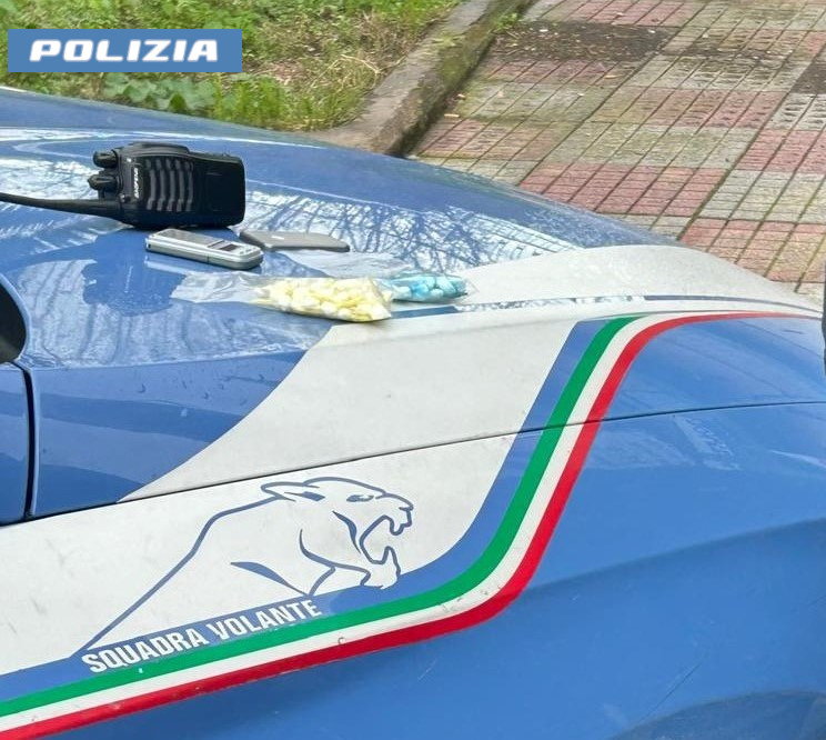 Arrestato in via Capo Passero un 17enne spacciatore